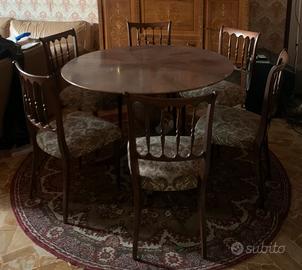 Tavolo in legno lavorato con n. 6 sedie abbinate