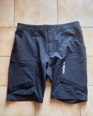 Pantaloni corti Adidas Terex
