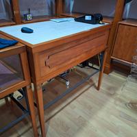 Arredamento negozio completo