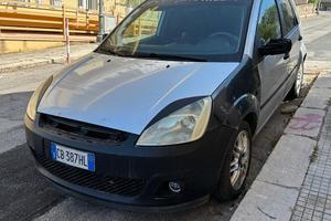 ford fiesta intera o ricambi