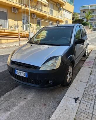 ford fiesta intera o ricambi