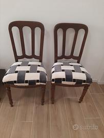 due sedie antiche foderate di stoffa vintage