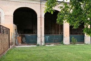 Magazzino più terreno