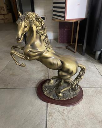 Statua decorativa cavallo rampante finitura bronza