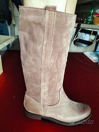 Stivale donna di camoscio beige n.39 nuovo