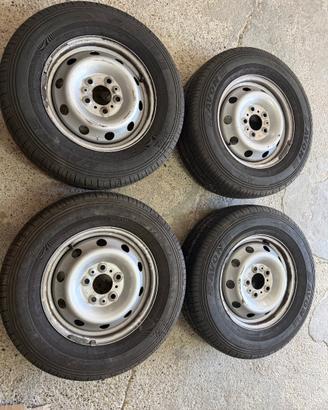Treno 4 gomme pneumatici + cerchi 15 pollici Fiat