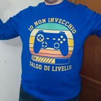 Felpa uomo blu gaming “Io non invecchio, salgo di 