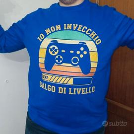 Felpa uomo blu gaming “Io non invecchio, salgo di 