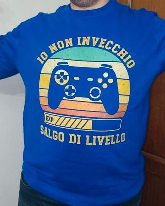 Felpa uomo blu gaming “Io non invecchio, salgo di 