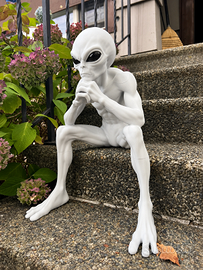 Statua Alieno Seduto XXL – Decorazione UFO Stampat