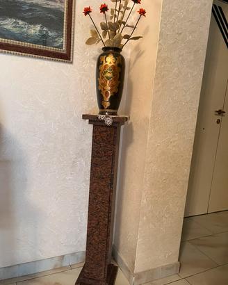 colonna in granito