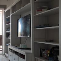 Composizione parete soggiorno Hemnes Ikea