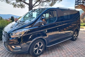 Minivan Ford Tourneo Custom Ecoblue Hybrid