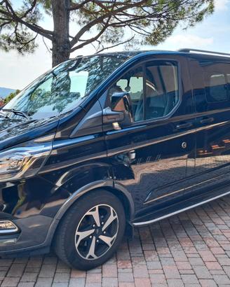 Minivan Ford Tourneo Custom Ecoblue mhev