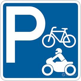 Parcheggio moto e scooter