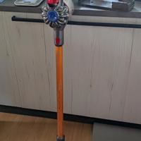 DYSON V8 