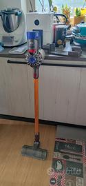 DYSON V8 