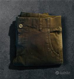 Pantaloni cargo Jogger Terranova neri con tasconi.