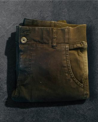 Pantaloni cargo Jogger Terranova neri con tasconi.