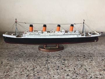 modellino fato a mano del TITANIC