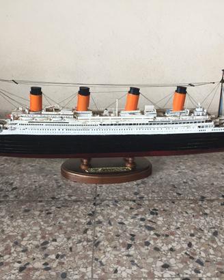 modellino fato a mano del TITANIC