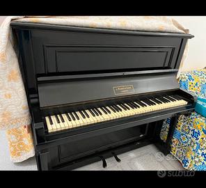 Pianoforte laccaro nero a parere