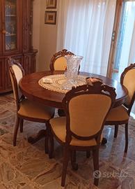 Tavolino con sei sedie