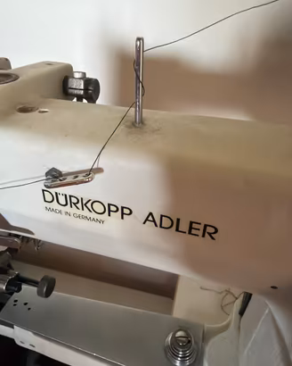 Macchina da cucire con DURKOPP ADLER industriale
