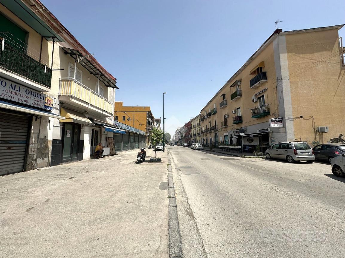 NEGOZIO A NAPOLI - Vista 4