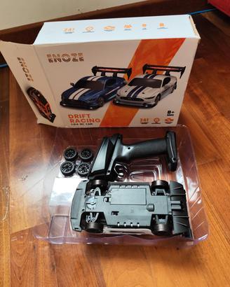 Auto RC con controller. cavo ricarica incluso