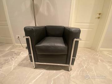 Poltrona LC 2 in pelle nera Le Corbusier