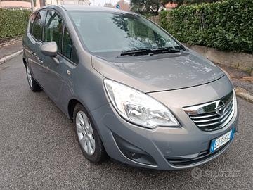 Meriva - 1.3 CDTI 95CV . uniprop Cosmo ---neopaten
