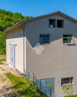 MAGAZZINO A BADIA CALAVENA