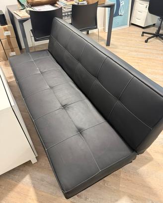 Divano nero in pelle