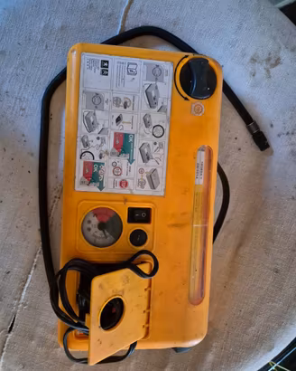 Compressore gonfiaggio gomme auto epoca
