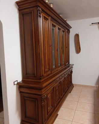 vetrina in noce 