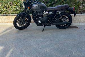 Splendida Triumph Bonneville T120 anno 2025,