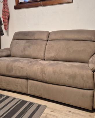 Divano praticamente nuovo