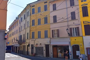 Palazzo / Stabile di 390 m² con più di 5 locali a 