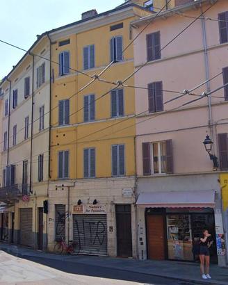 Palazzo / Stabile di 390 m² con più di 5 locali a 