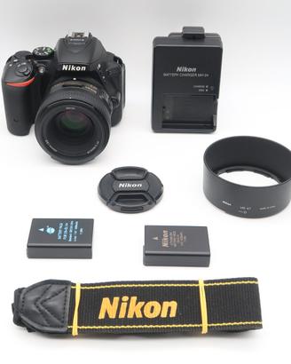Nikon D5500 + Nikon 50mm 1.8 + 2  batt. + borsa