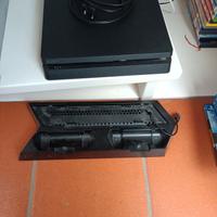 ps4 perfettamente funzionante con joypad e giochi 