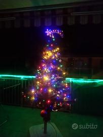 Albero Natale esterno addobbato con telecomando