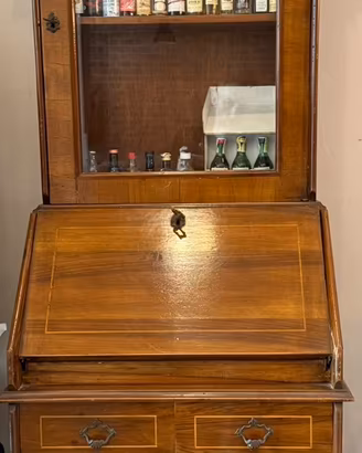 Credenza con vetrina