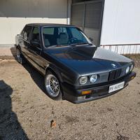  BMW e30 318i