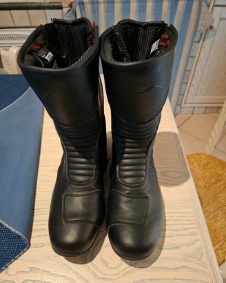 Stivale moto uomo e donna leggi