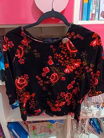 Maglietta nera con fiori colorati in velluto