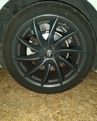 Cerchi Alfa Giulia Turbina differenziati R18