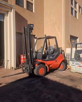 Carrello elevatore diesel marca Linde portata 4000