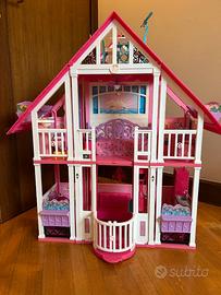 Casa di Barbie + Fiat 500 + 7 Barbie + accessori